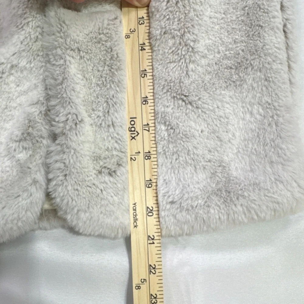 OshKosh B'gosh Girls Gray Faux Fur Lined Vest Fur Trim Hook & Eye Size 12